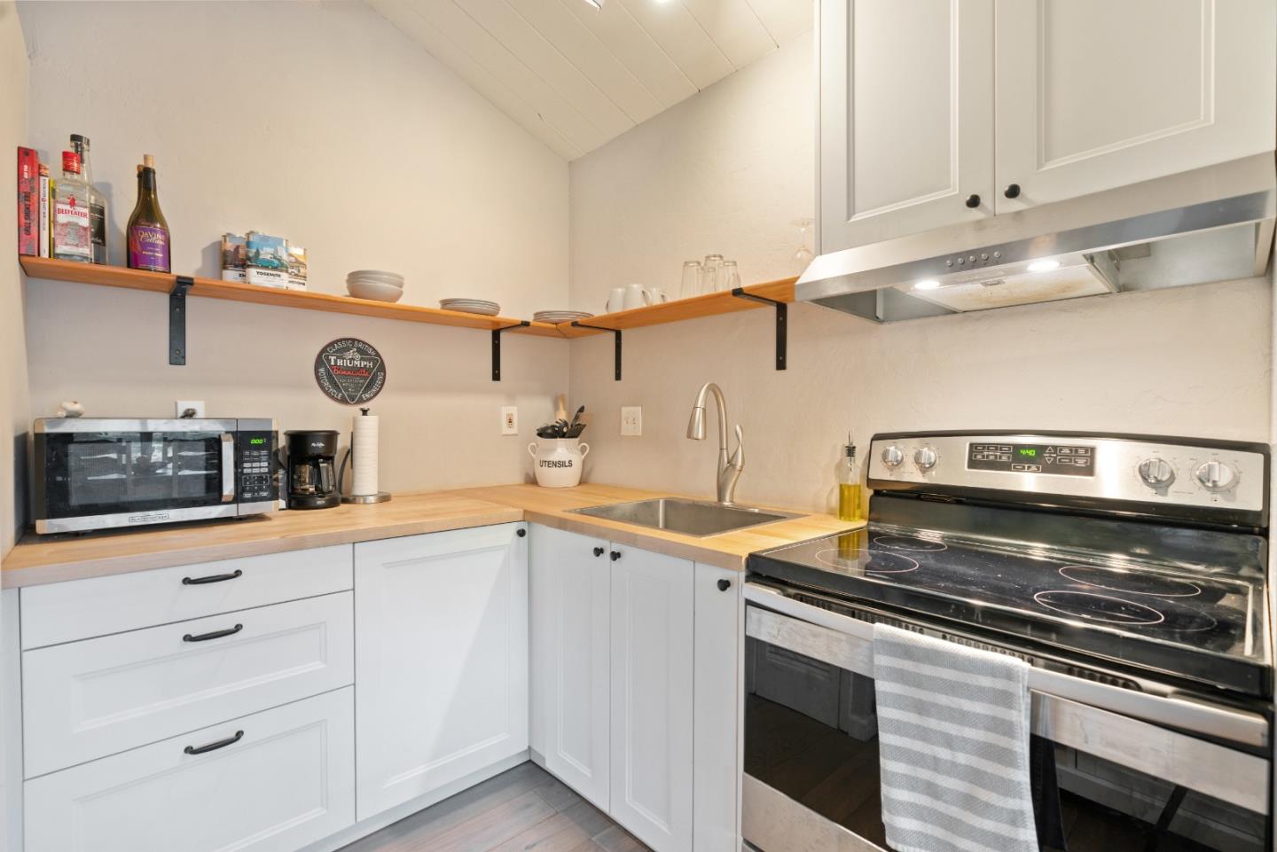 Detail Gallery Image 6 of 37 For 206 E Hilton Dr, Boulder Creek,  CA 95006 - 1 Beds | 1 Baths