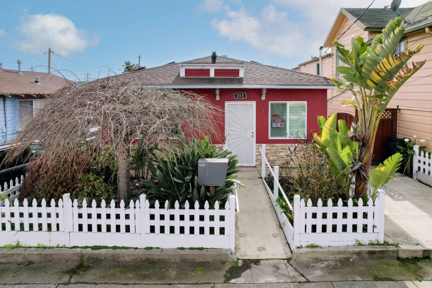 Detail Gallery Image 1 of 1 For 213 Juniper Ave, South San Francisco,  CA 94080 - 2 Beds | 1 Baths