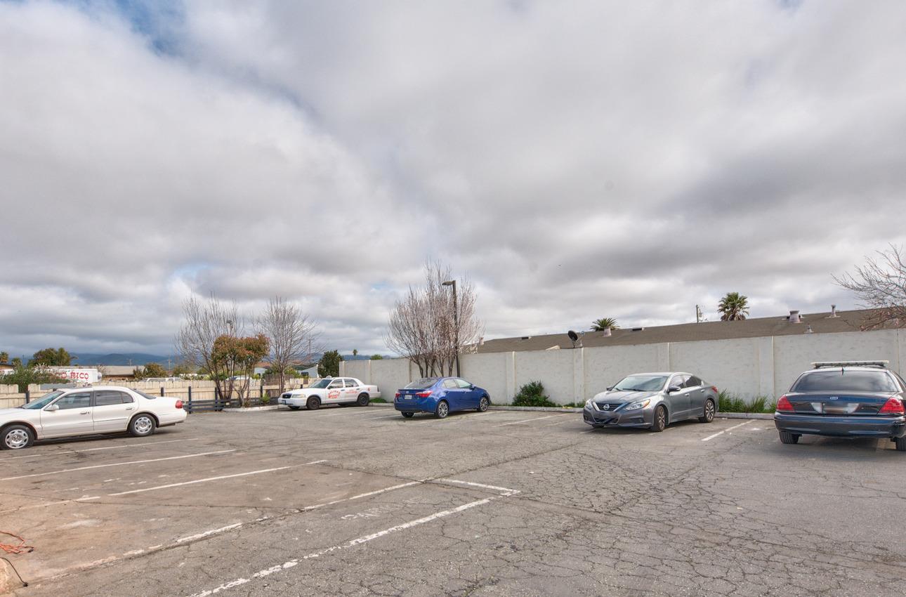 Detail Gallery Image 6 of 19 For 236 Williams Rd, Salinas,  CA 93905 - – Beds | – Baths