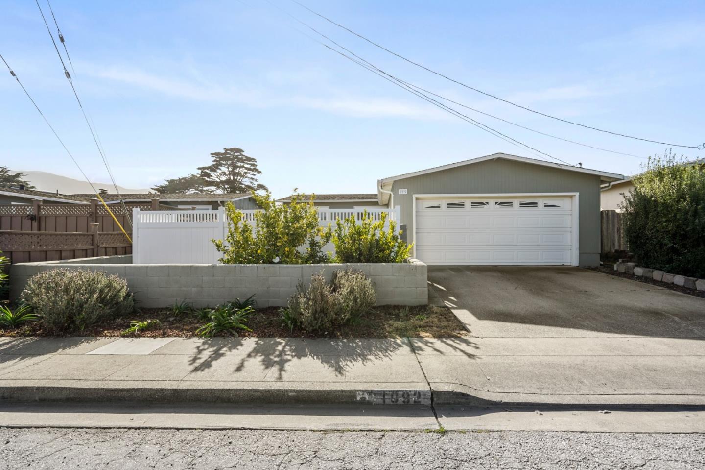 Detail Gallery Image 1 of 1 For 1092 Manzanita Dr, Pacifica,  CA 94044 - 3 Beds | 2 Baths