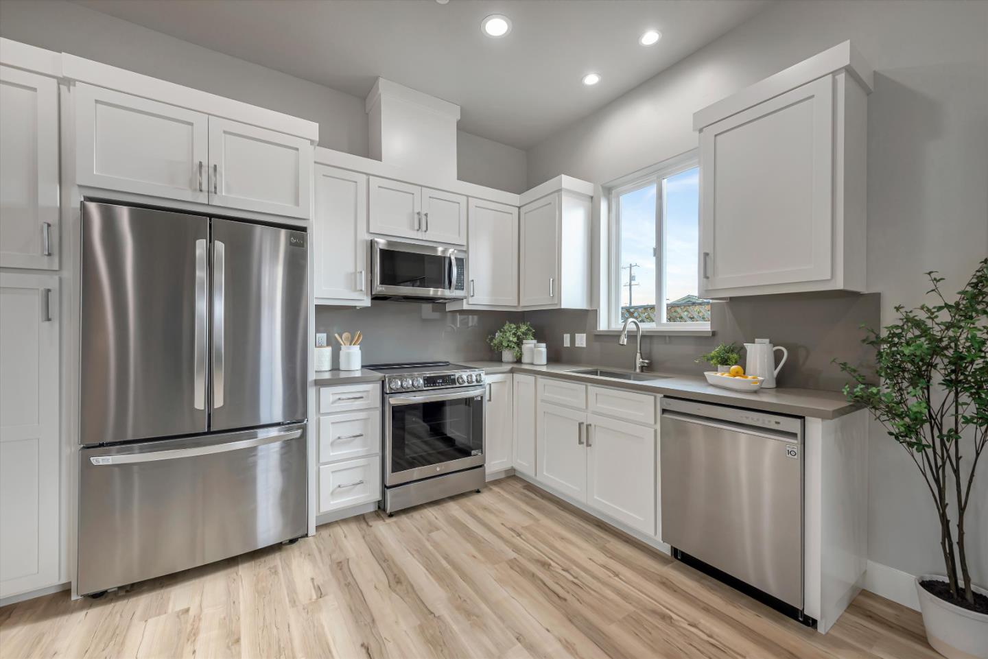 Detail Gallery Image 11 of 28 For 580 the Alameda, El Granada,  CA 94018 - 2 Beds | 2 Baths