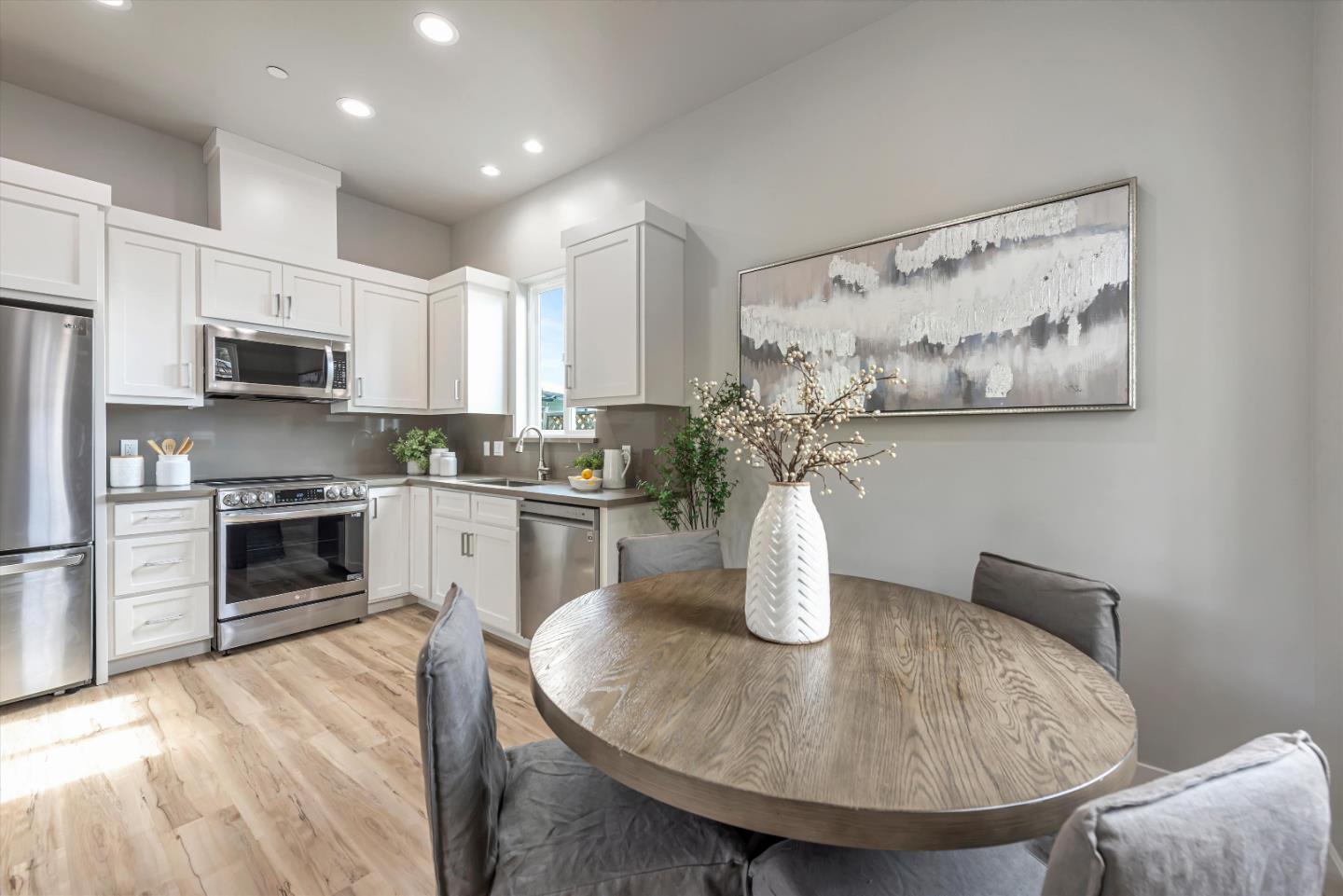 Detail Gallery Image 12 of 28 For 580 the Alameda, El Granada,  CA 94018 - 2 Beds | 2 Baths