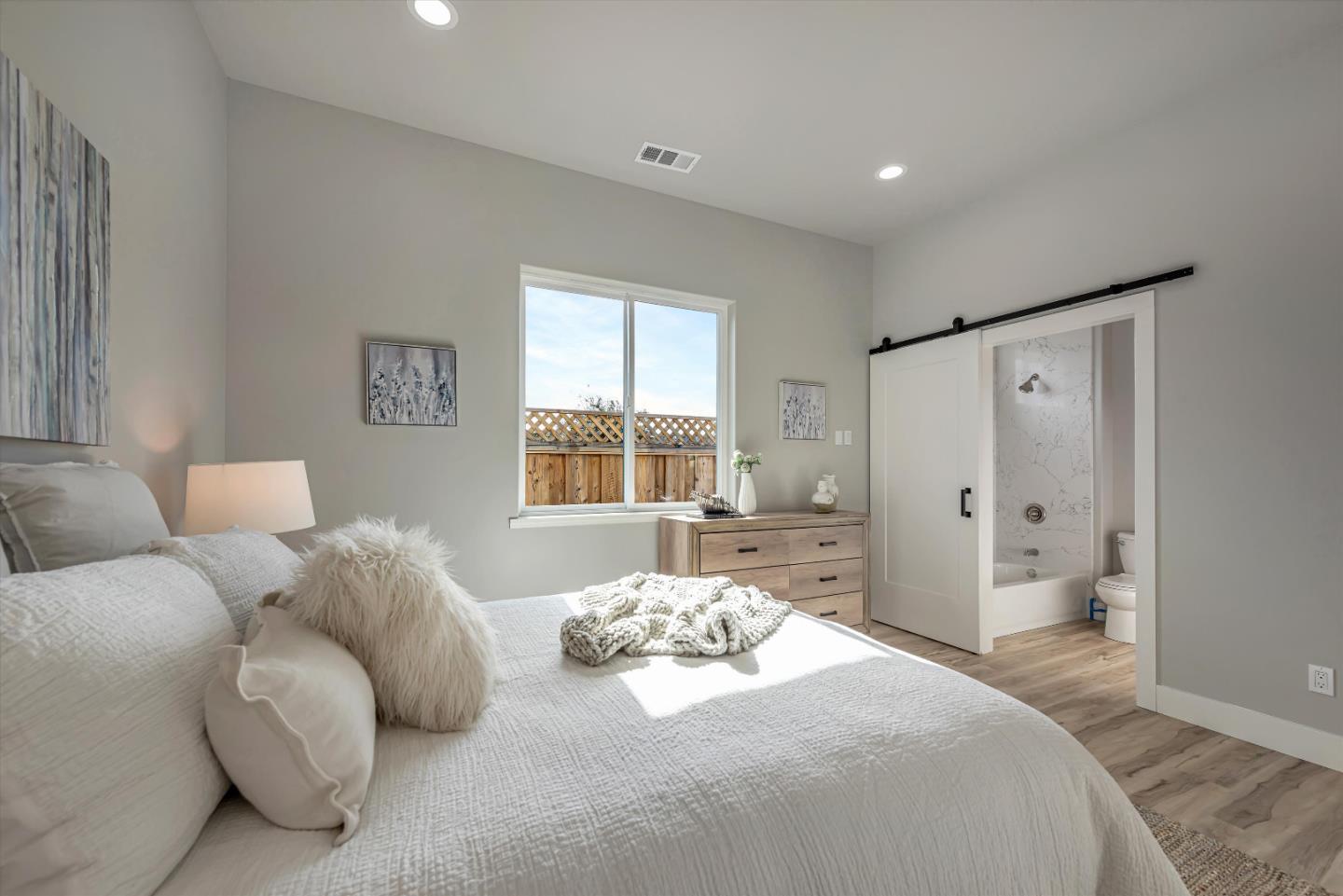 Detail Gallery Image 17 of 28 For 580 the Alameda, El Granada,  CA 94018 - 2 Beds | 2 Baths