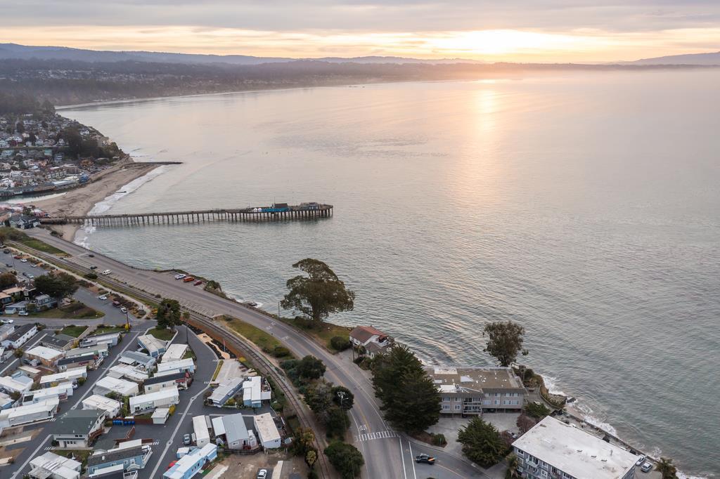 Detail Gallery Image 2 of 39 For 4820 Opal Cliff Drive #102,  Capitola,  CA 95010 - 2 Beds | 1 Baths