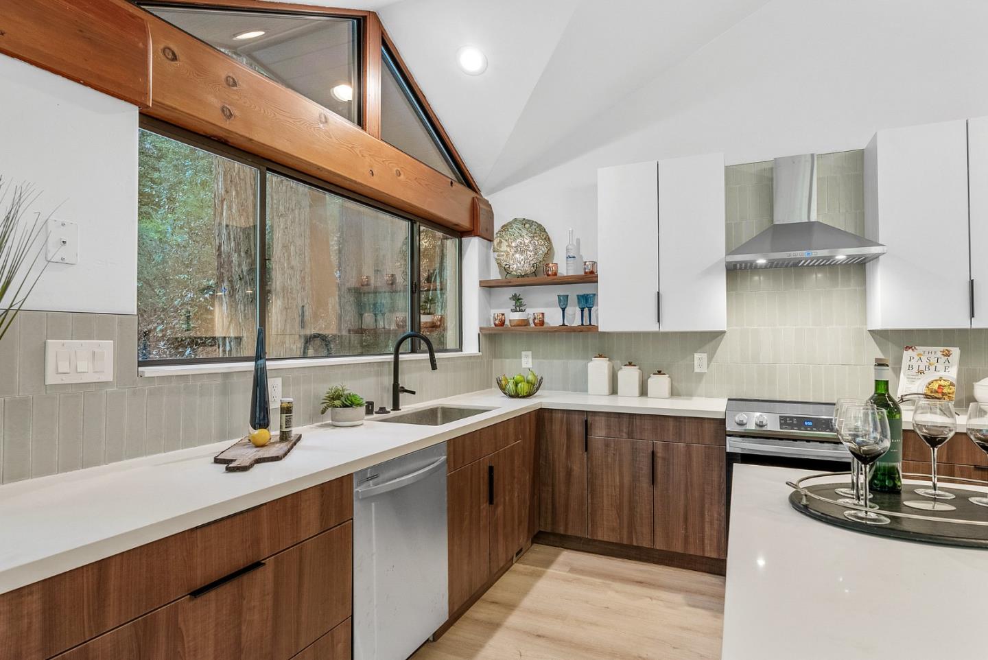 Detail Gallery Image 8 of 61 For 1190 Scenic Dr, Felton,  CA 95018 - 3 Beds | 3 Baths
