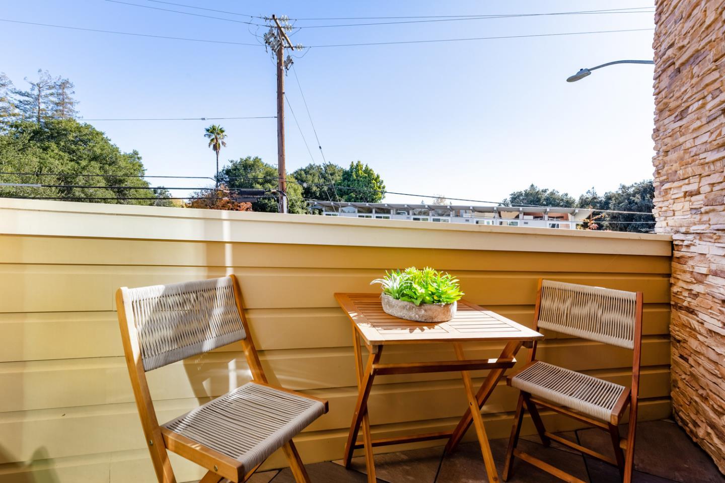 Detail Gallery Image 3 of 20 For 889 N San Antonio Rd #2010,  Los Altos,  CA 94022 - 2 Beds | 2 Baths