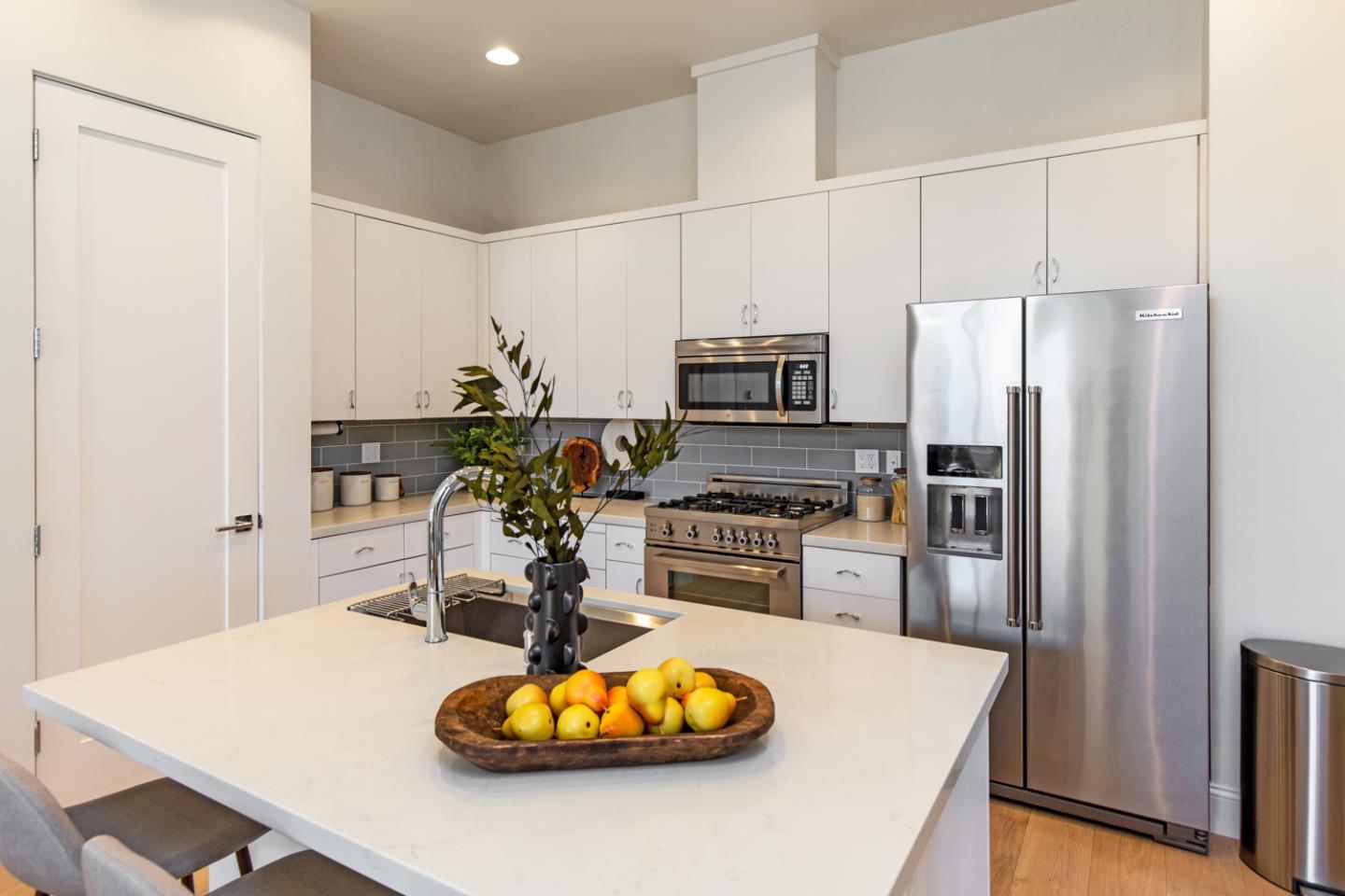 Detail Gallery Image 6 of 20 For 889 N San Antonio Rd #2010,  Los Altos,  CA 94022 - 2 Beds | 2 Baths