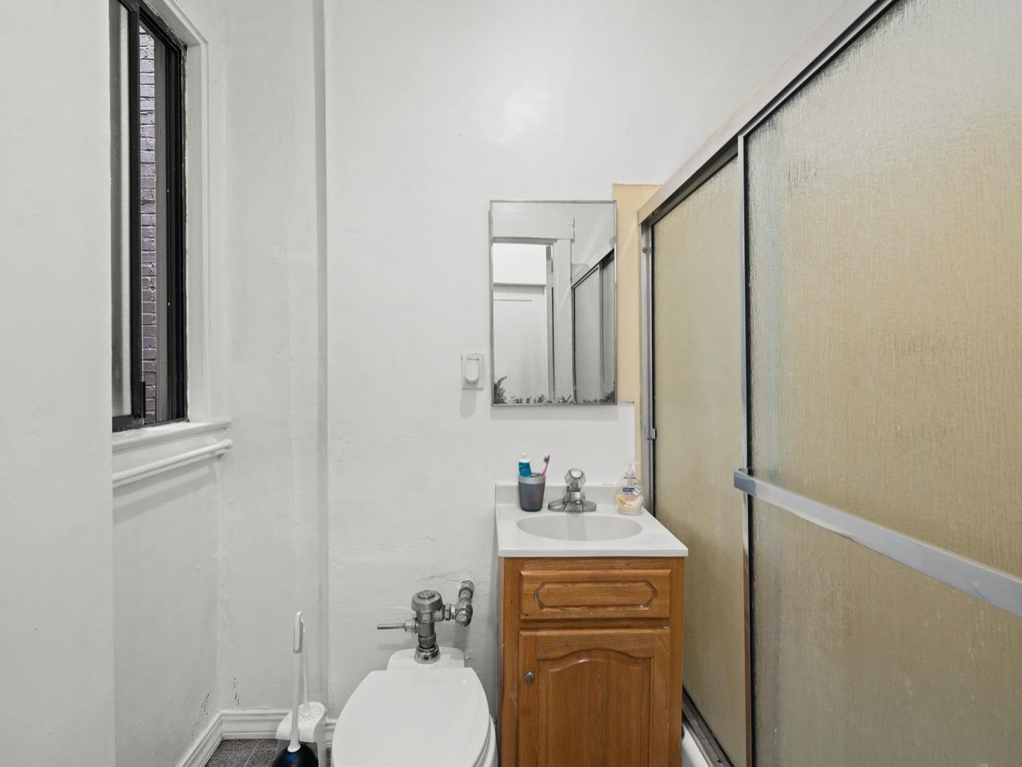 Detail Gallery Image 11 of 43 For 725 Hyde St, San Francisco,  CA 94109 - – Beds | – Baths