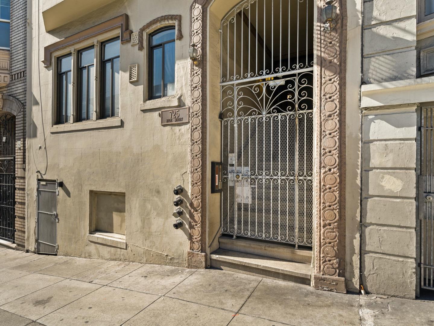 Detail Gallery Image 3 of 43 For 725 Hyde St, San Francisco,  CA 94109 - – Beds | – Baths