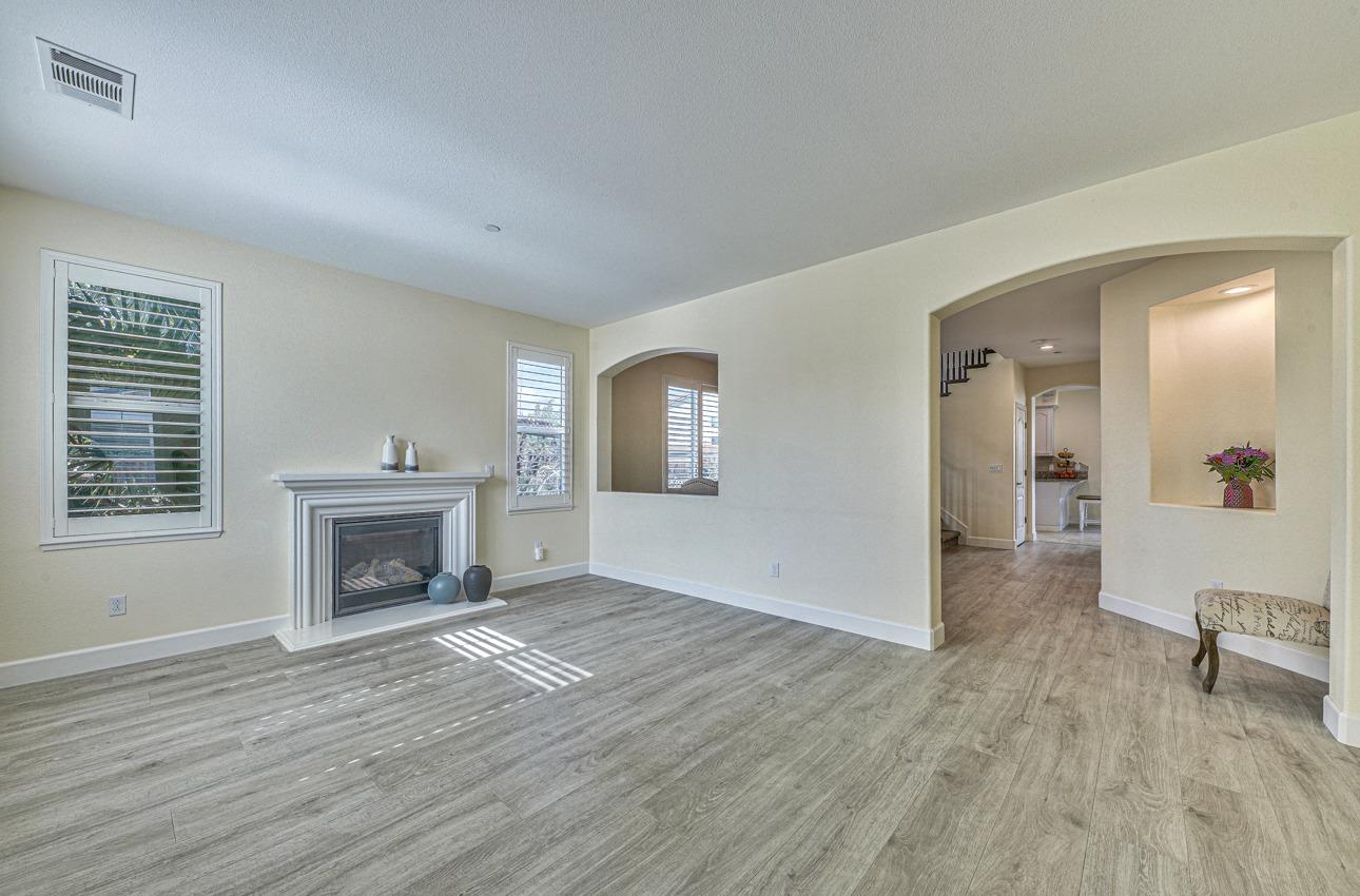 604 Calais Ct, Hollister, CA 95023 photo 8