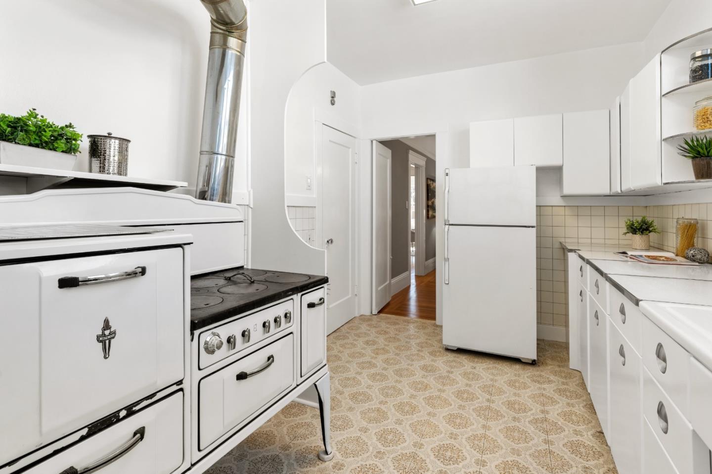 Detail Gallery Image 13 of 39 For 1266 15th Ave, San Francisco,  CA 94122 - – Beds | – Baths