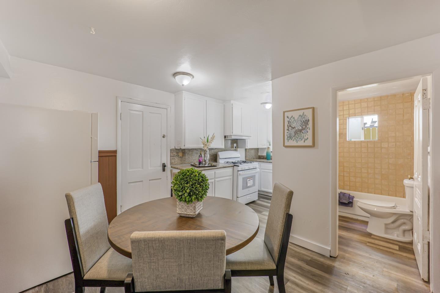 Detail Gallery Image 28 of 70 For 2027 Pacific Ave, Alameda,  CA 94501 - – Beds | – Baths