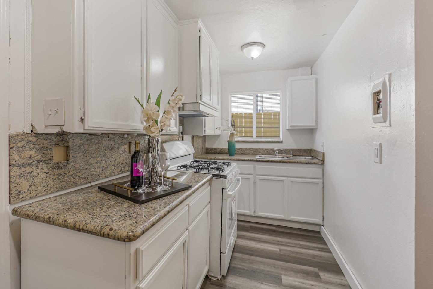 Detail Gallery Image 31 of 70 For 2027 Pacific Ave, Alameda,  CA 94501 - – Beds | – Baths