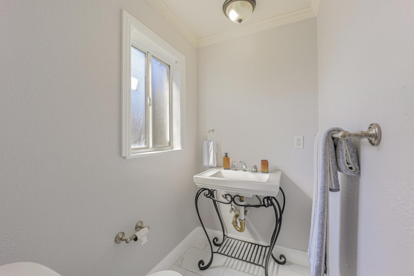 Detail Gallery Image 51 of 70 For 2027 Pacific Ave, Alameda,  CA 94501 - – Beds | – Baths