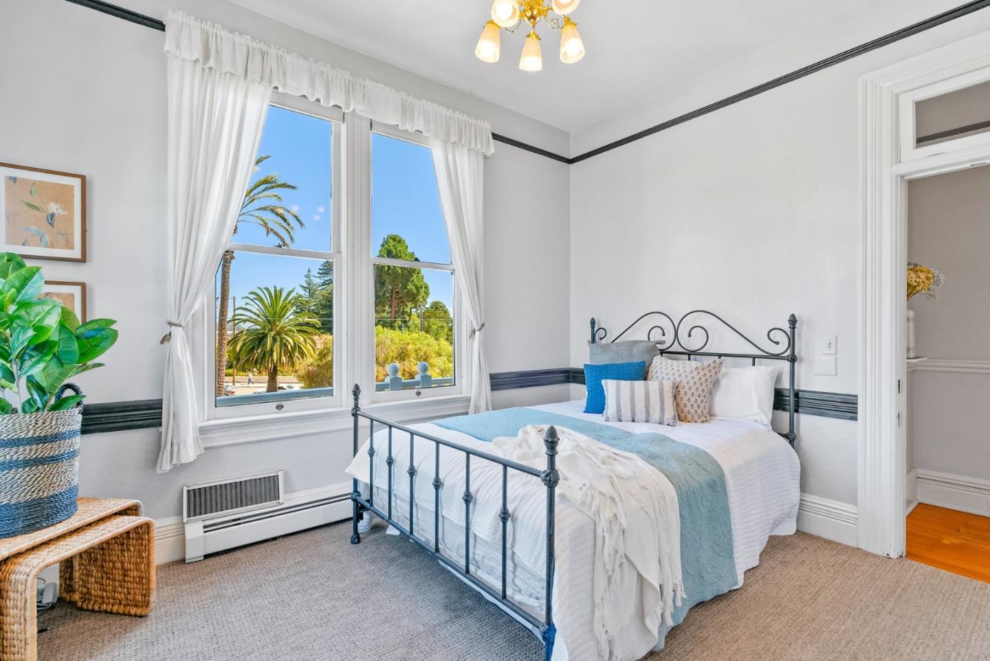 Detail Gallery Image 31 of 110 For 105 Sylvar St, Santa Cruz,  CA 95060 - 7 Beds | 4/1 Baths