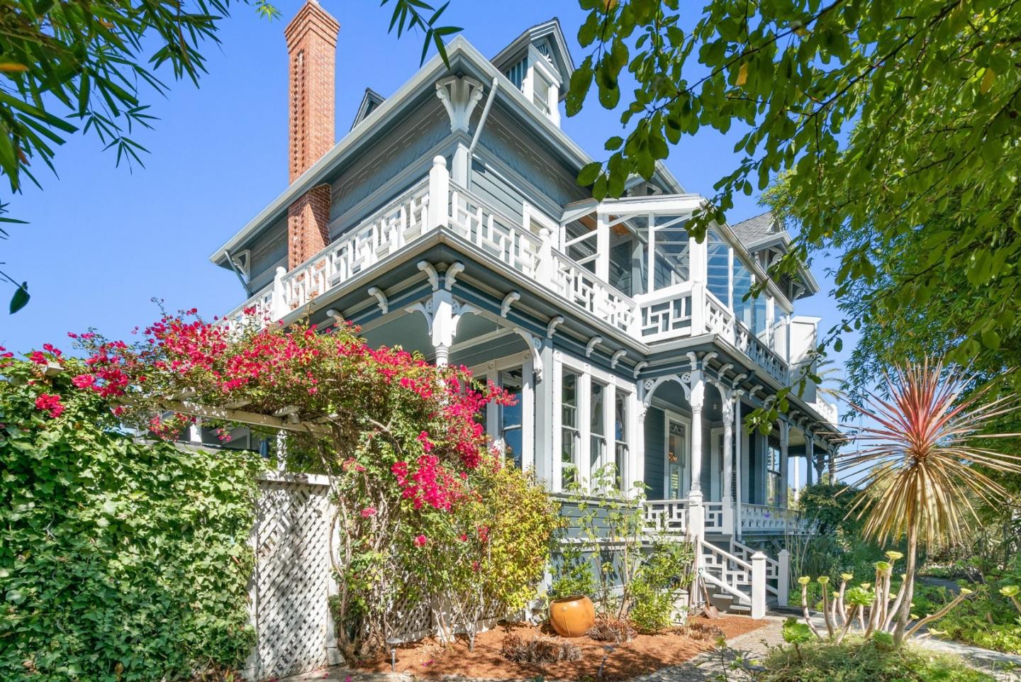 Detail Gallery Image 4 of 110 For 105 Sylvar St, Santa Cruz,  CA 95060 - 7 Beds | 4/1 Baths