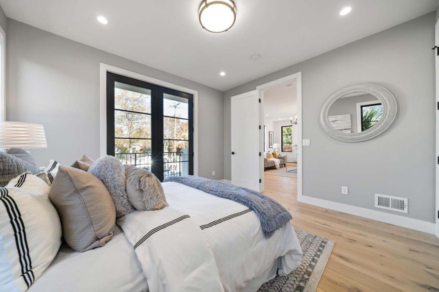 Detail Gallery Image 28 of 63 For 141 Victoria Rd, Burlingame,  CA 94010 - 4 Beds | 4/1 Baths