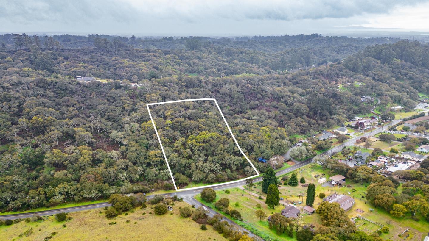 Photo of 654 Strawberry Canyon Rd in Royal Oaks, CA
