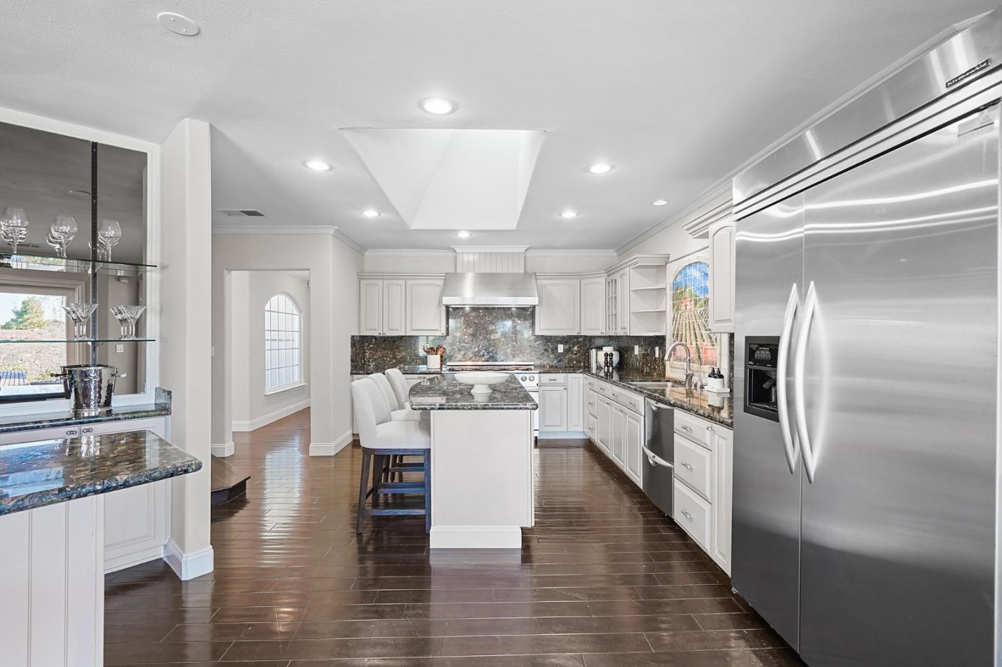 Detail Gallery Image 12 of 52 For 11331 Entrada Pl, Los Altos,  CA 94024 - 5 Beds | 5/1 Baths