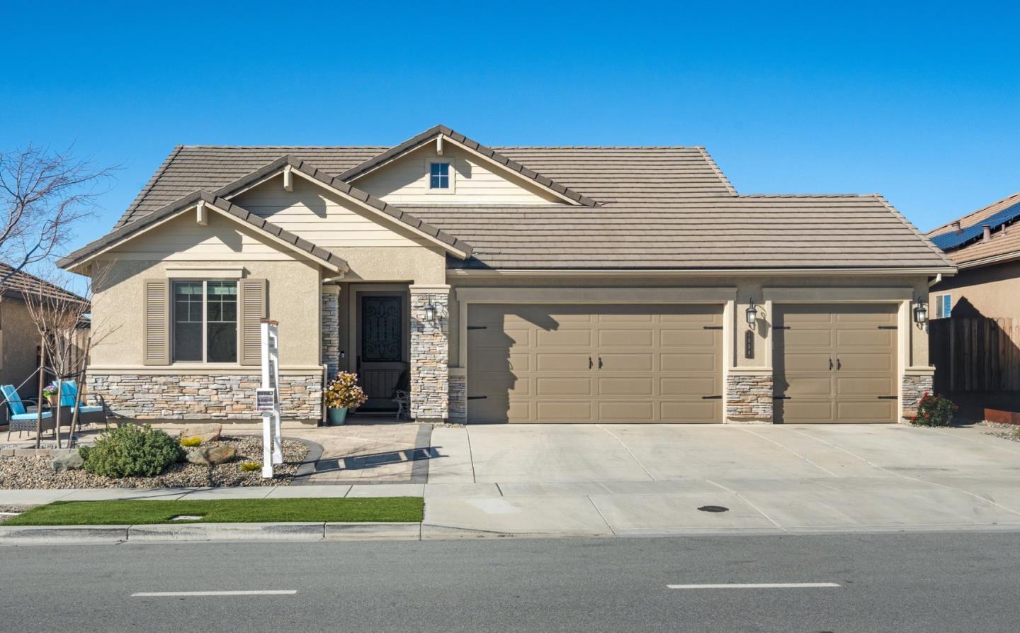 Detail Gallery Image 1 of 1 For 1654 Santana Ranch Dr, Hollister,  CA 95023 - 3 Beds | 2 Baths