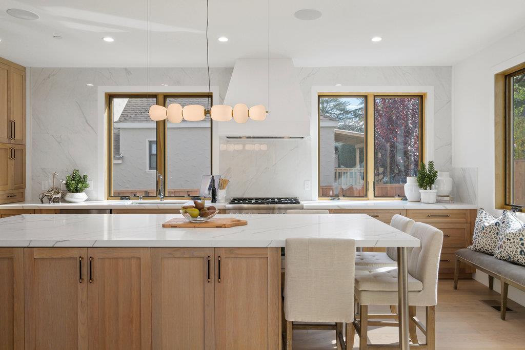 Detail Gallery Image 10 of 33 For 1327 Benito Ave, Burlingame,  CA 94010 - 5 Beds | 4/1 Baths