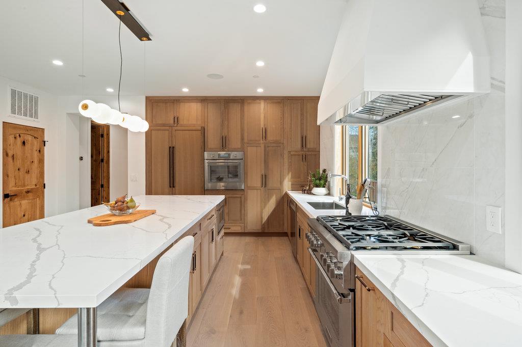 Detail Gallery Image 11 of 33 For 1327 Benito Ave, Burlingame,  CA 94010 - 5 Beds | 4/1 Baths