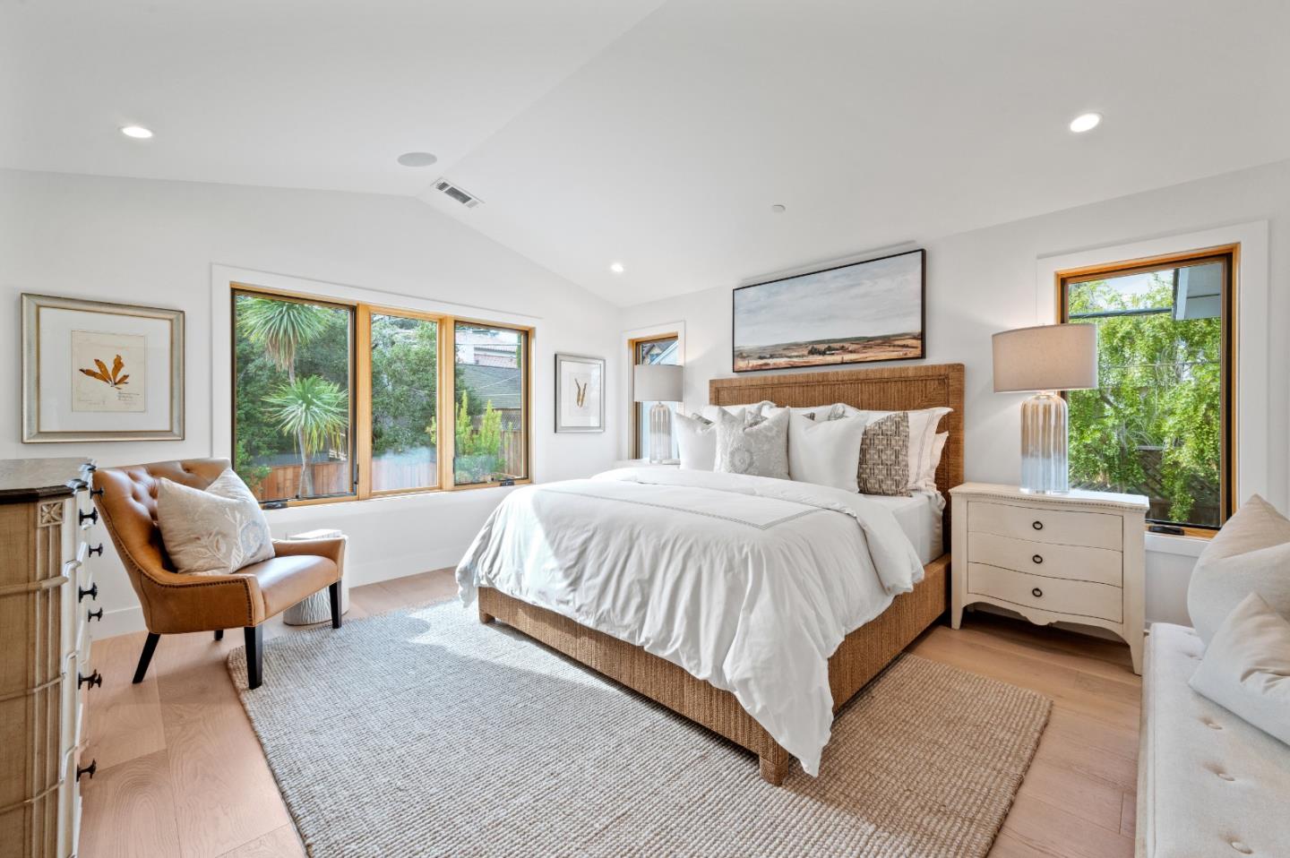 Detail Gallery Image 19 of 33 For 1327 Benito Ave, Burlingame,  CA 94010 - 5 Beds | 4/1 Baths