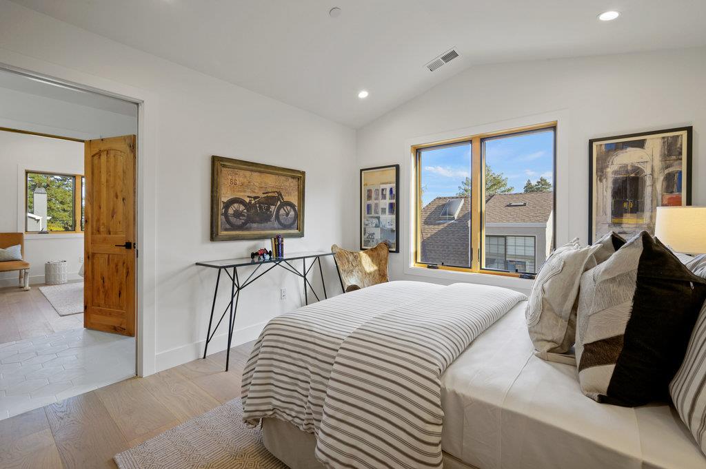 Detail Gallery Image 24 of 33 For 1327 Benito Ave, Burlingame,  CA 94010 - 5 Beds | 4/1 Baths
