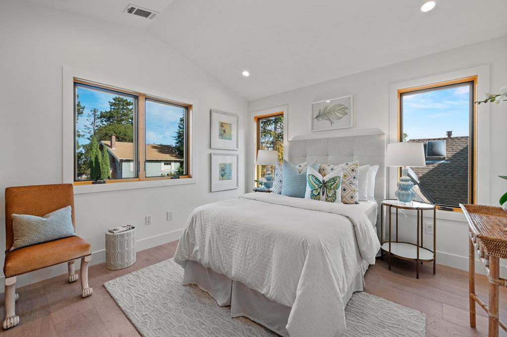 Detail Gallery Image 26 of 33 For 1327 Benito Ave, Burlingame,  CA 94010 - 5 Beds | 4/1 Baths