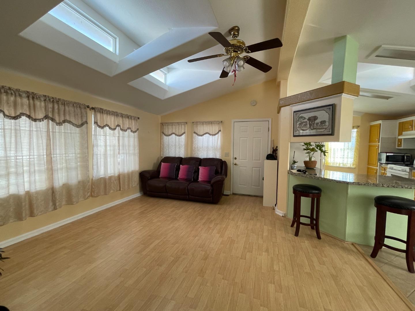 Detail Gallery Image 4 of 26 For 1515 North Milpitas Blvd. #117,  Milpitas,  CA 95035 - 3 Beds | 2 Baths