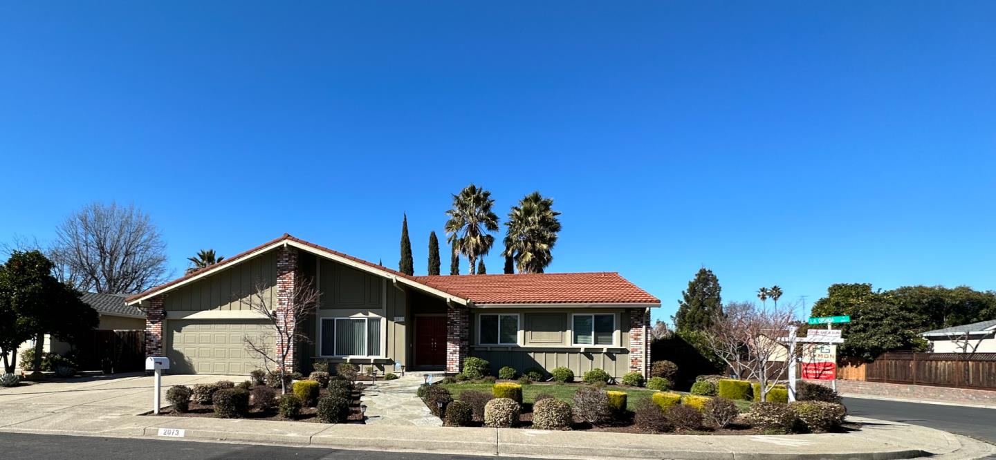 Detail Gallery Image 1 of 1 For 2073 La Orinda Pl, Concord,  CA 94518 - 4 Beds | 2/1 Baths