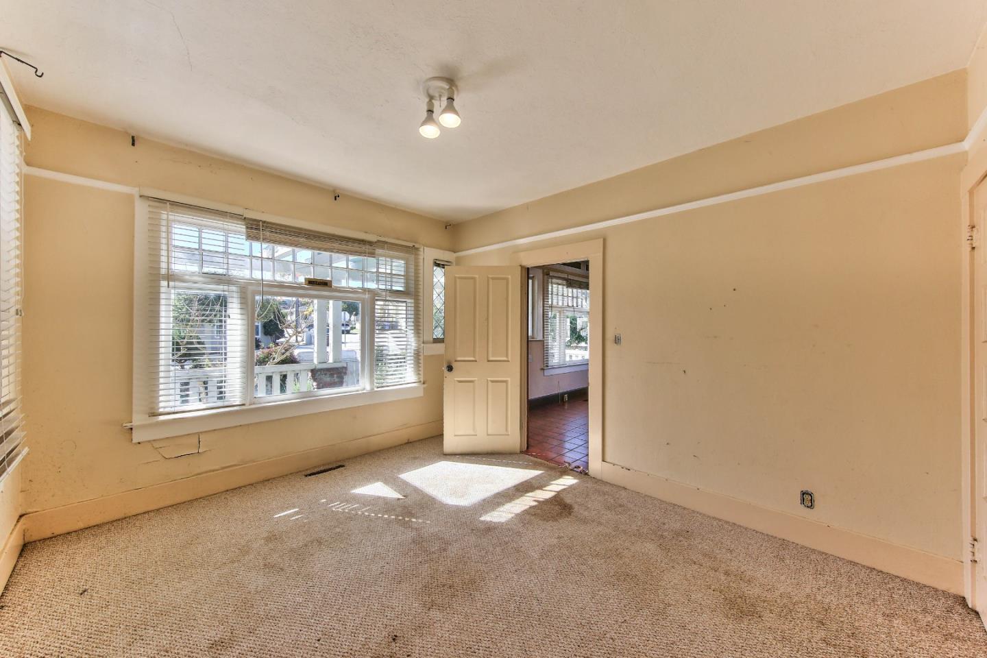 Detail Gallery Image 10 of 24 For 898 W Franklin St, Monterey,  CA 93940 - 5 Beds | 1 Baths