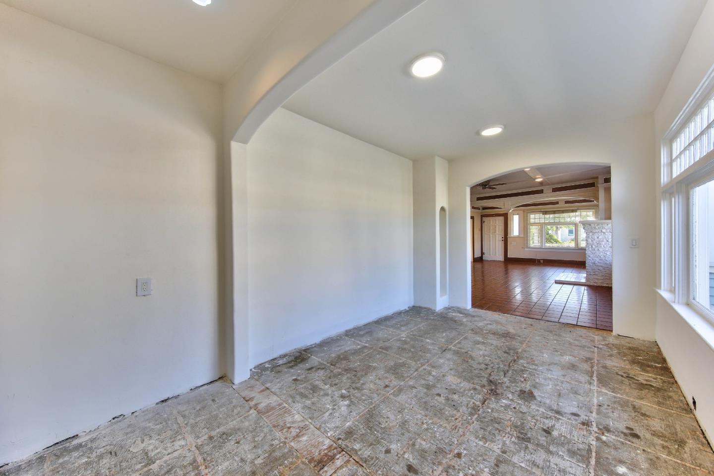 Detail Gallery Image 9 of 24 For 898 W Franklin St, Monterey,  CA 93940 - 5 Beds | 1 Baths