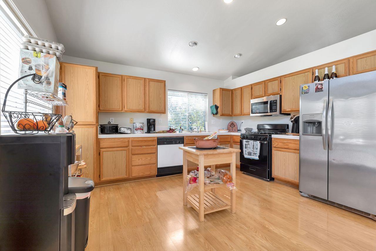 Detail Gallery Image 11 of 44 For 971 Capitola Dr, Hollister,  CA 95023 - 3 Beds | 2 Baths