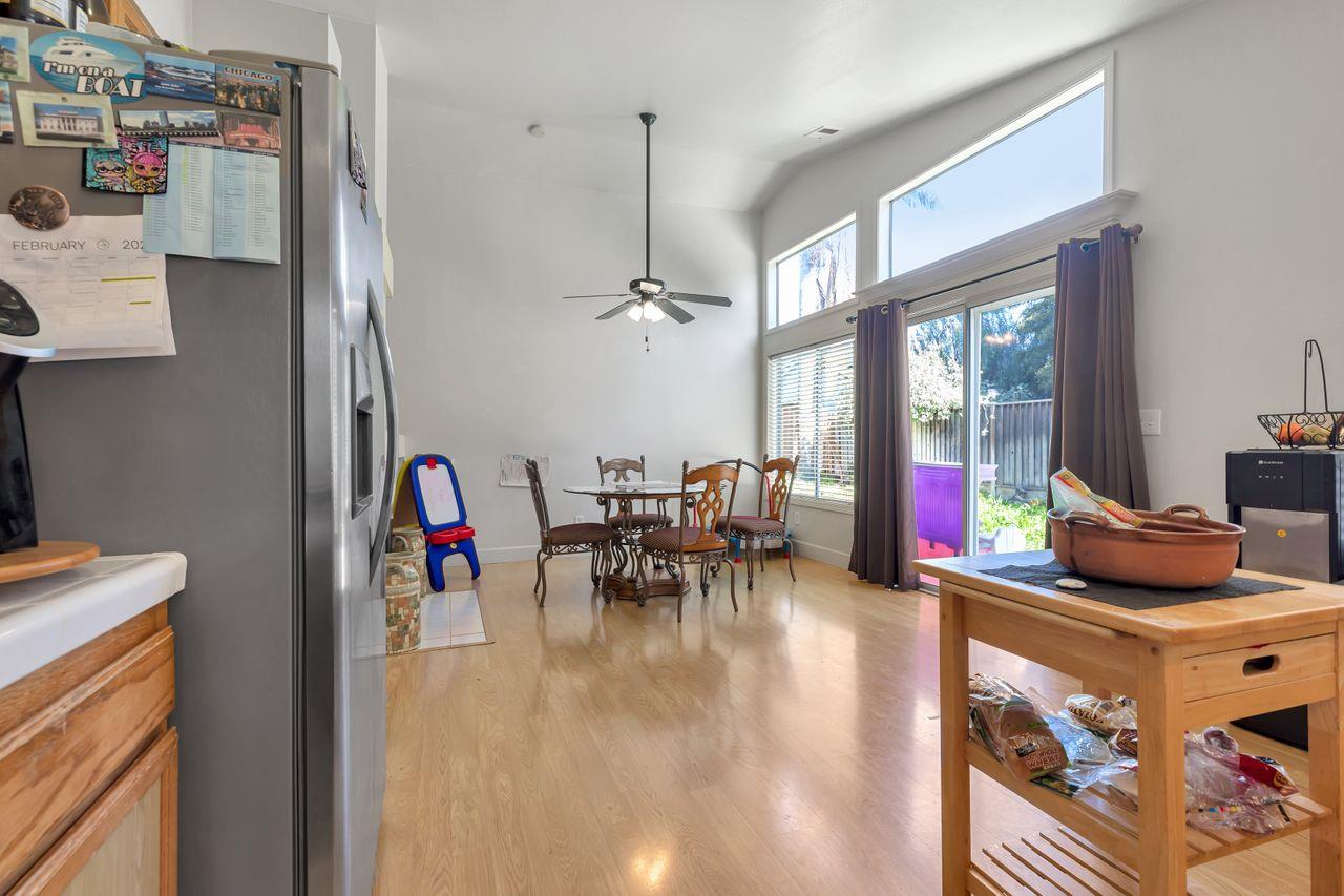 Detail Gallery Image 13 of 44 For 971 Capitola Dr, Hollister,  CA 95023 - 3 Beds | 2 Baths