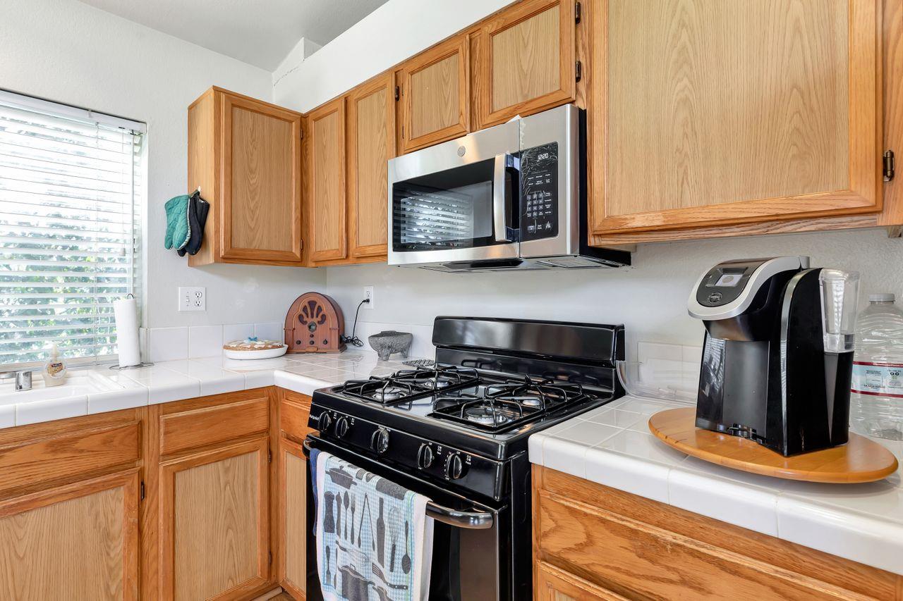 Detail Gallery Image 14 of 44 For 971 Capitola Dr, Hollister,  CA 95023 - 3 Beds | 2 Baths