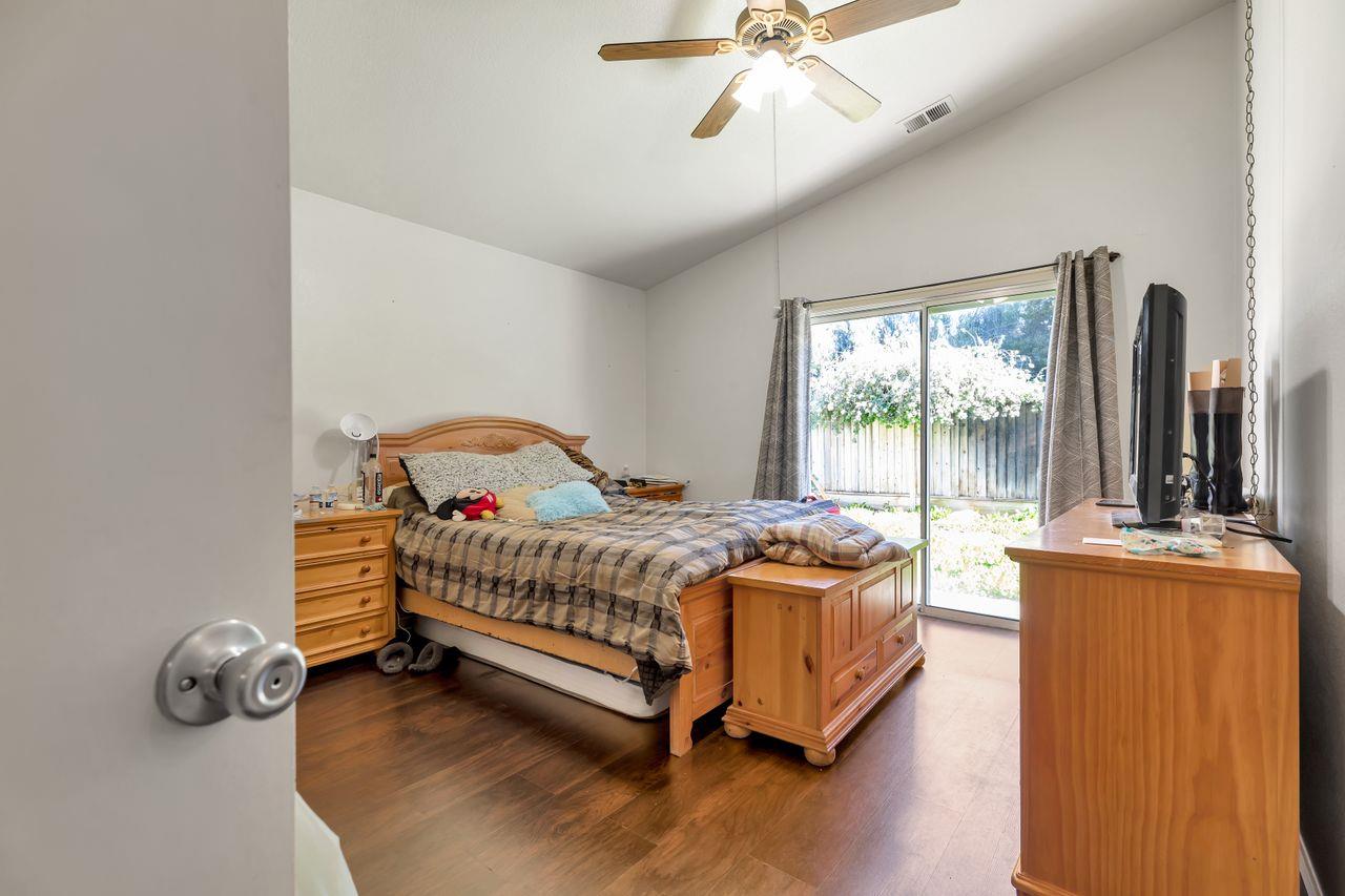 Detail Gallery Image 28 of 44 For 971 Capitola Dr, Hollister,  CA 95023 - 3 Beds | 2 Baths