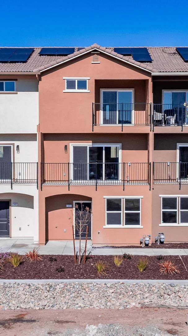 143 Bundeson Dr, Hollister, CA 95023 photo 2