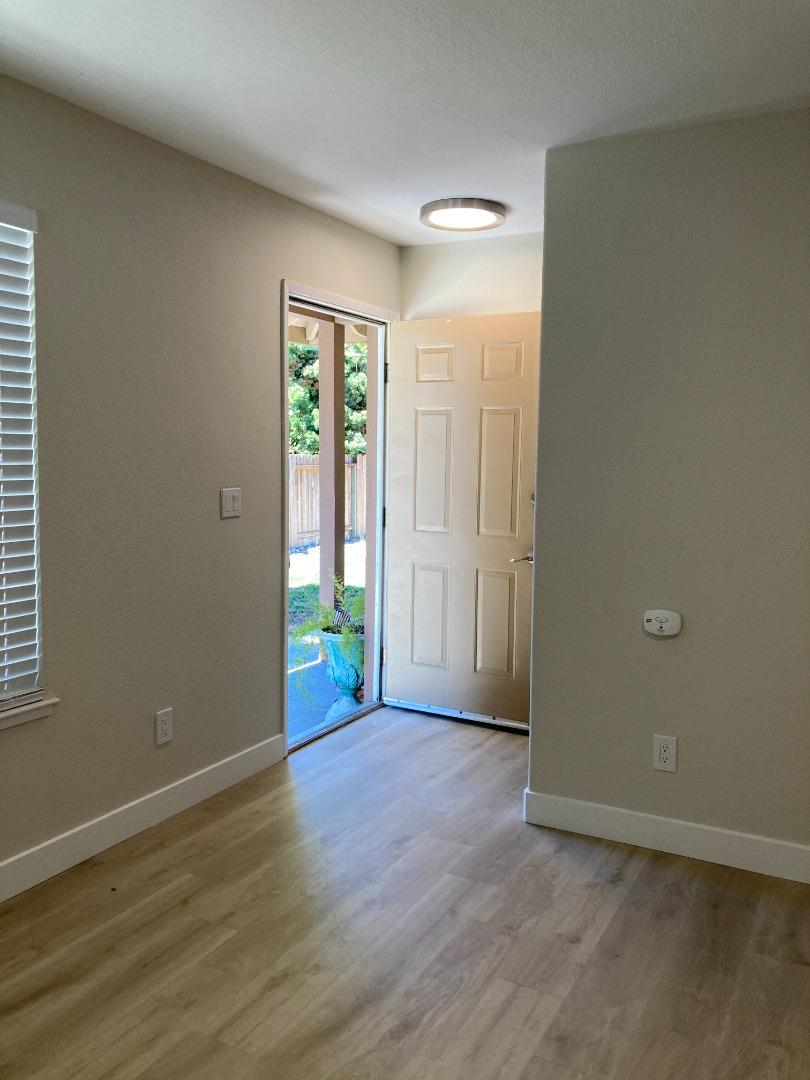 Detail Gallery Image 3 of 25 For 1040 Plum Ct, Hollister,  CA 95023 - 3 Beds | 2 Baths