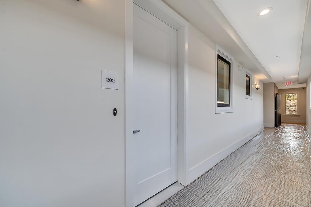 Detail Gallery Image 19 of 20 For 1667 San Carlos Ave #202,  San Carlos,  CA 94070 - 1 Beds | 1 Baths