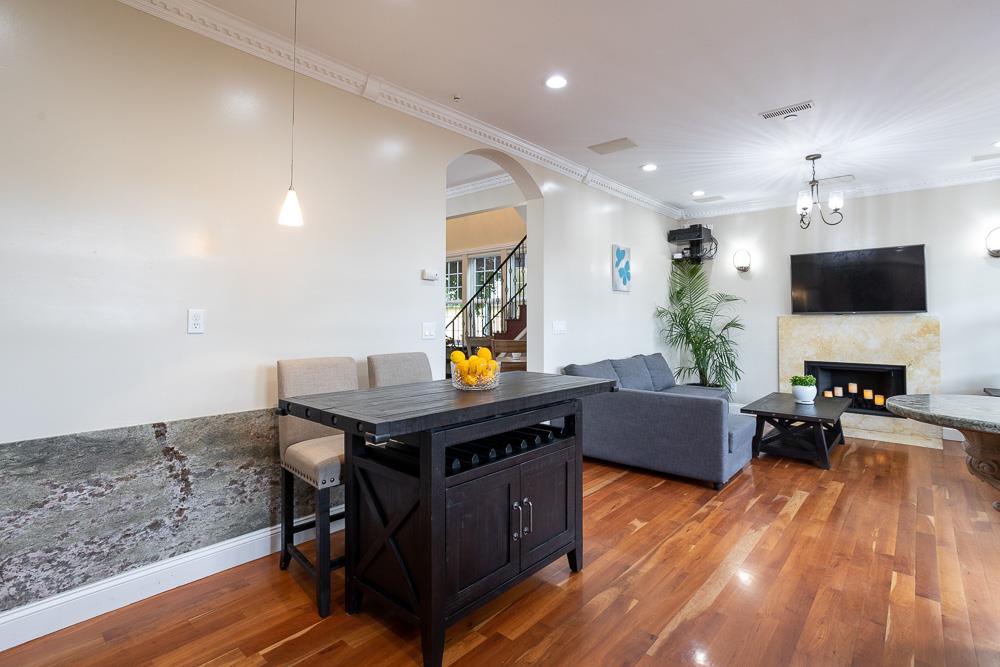Detail Gallery Image 24 of 69 For 1214 Hollenbeck Ave, Sunnyvale,  CA 94087 - 3 Beds | 2/1 Baths