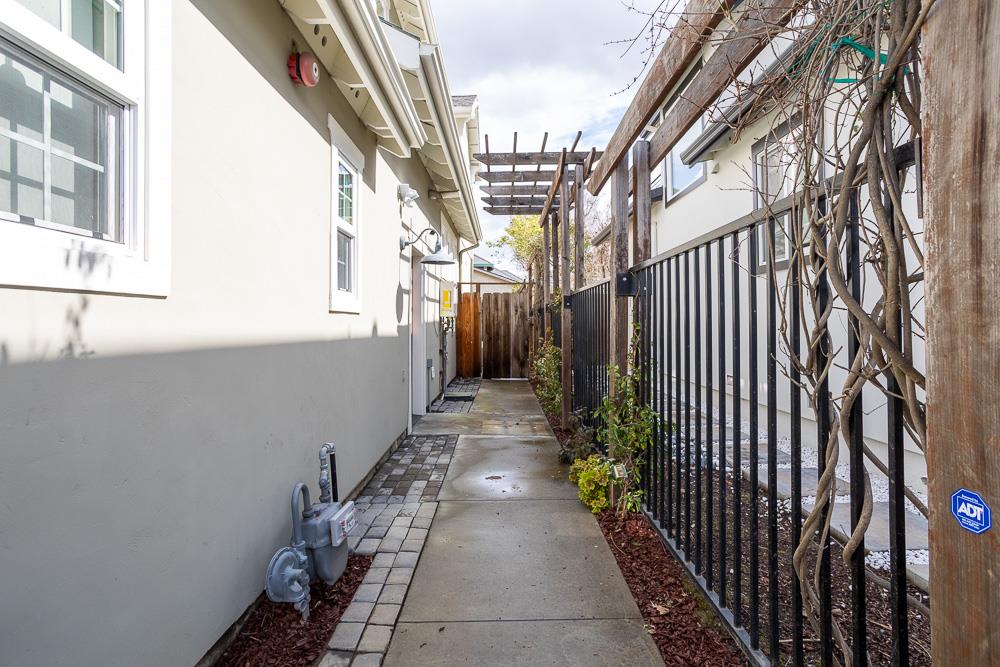 Detail Gallery Image 45 of 69 For 1214 Hollenbeck Ave, Sunnyvale,  CA 94087 - 3 Beds | 2/1 Baths