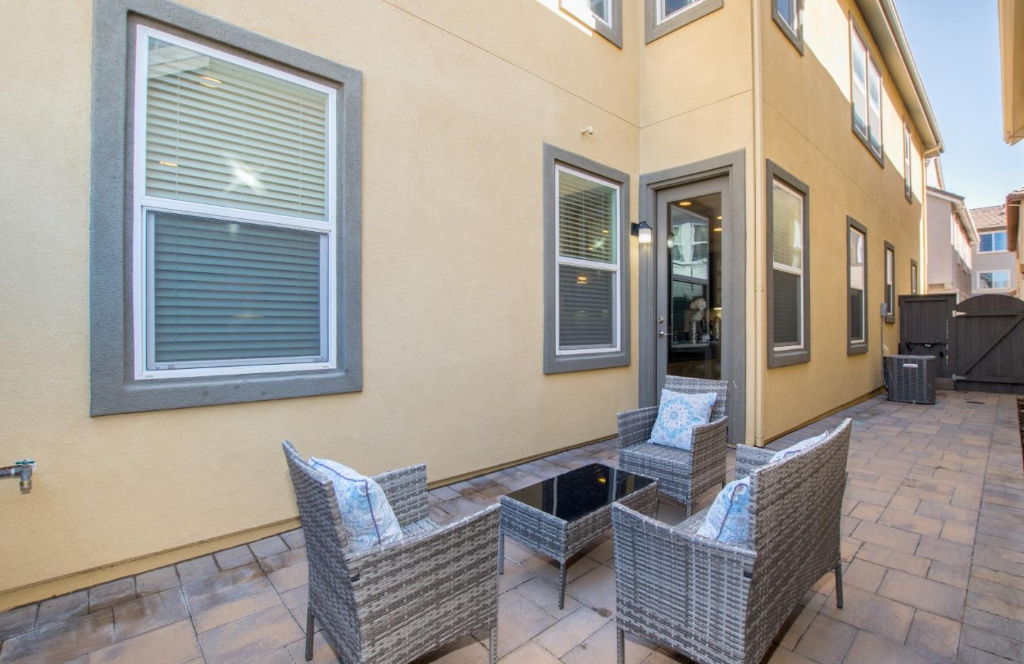 Detail Gallery Image 11 of 38 For 6068 Golden Vista Dr, San Jose,  CA 95123 - 5 Beds | 3/1 Baths