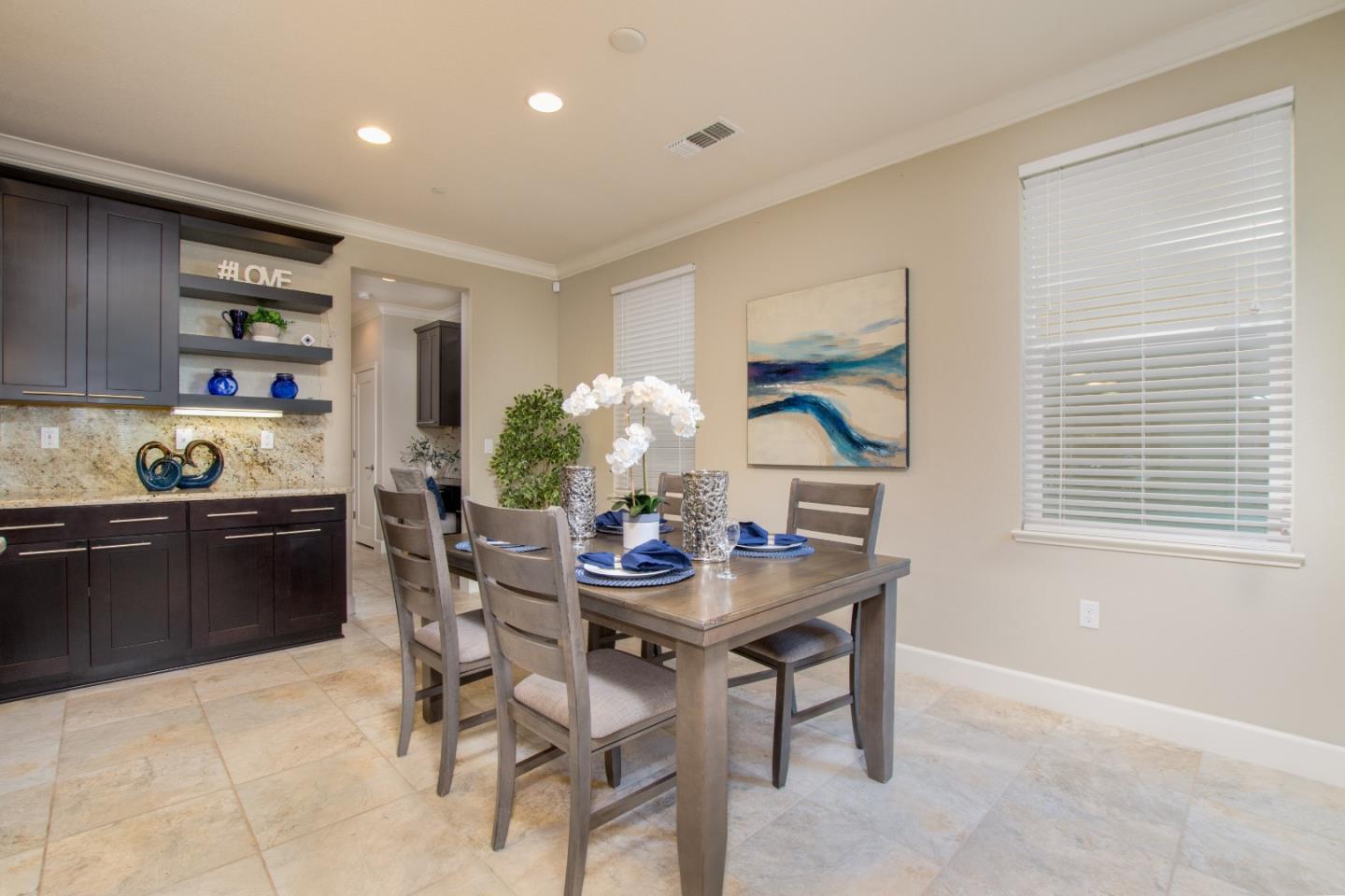 Detail Gallery Image 13 of 38 For 6068 Golden Vista Dr, San Jose,  CA 95123 - 5 Beds | 3/1 Baths