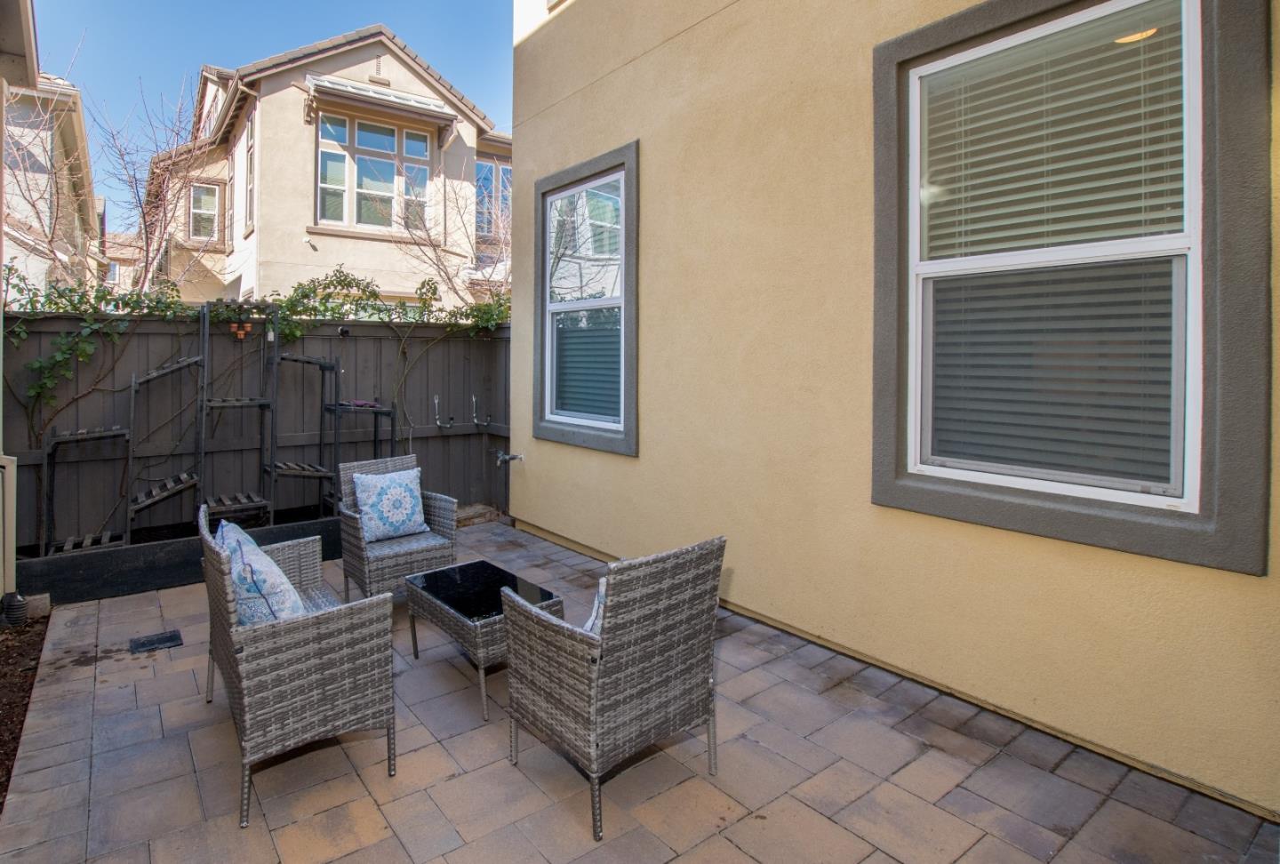 Detail Gallery Image 9 of 38 For 6068 Golden Vista Dr, San Jose,  CA 95123 - 5 Beds | 3/1 Baths