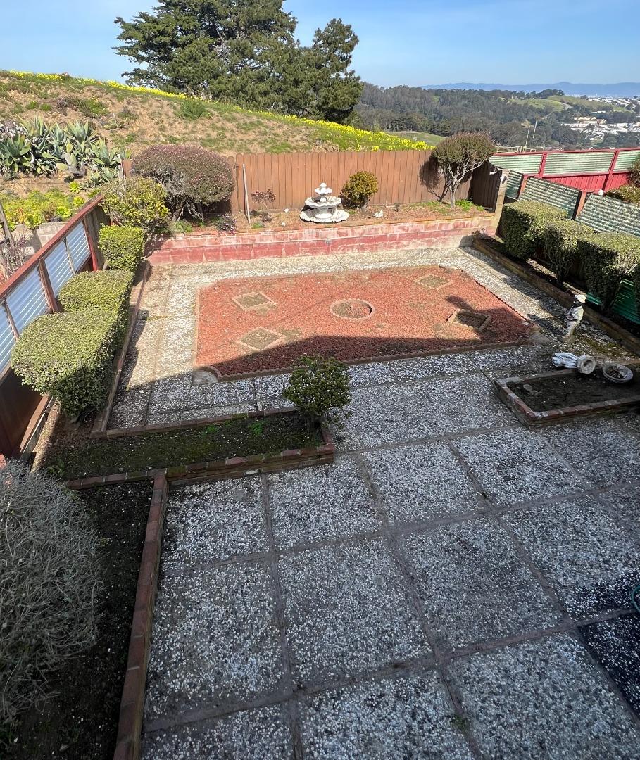 Detail Gallery Image 13 of 15 For 77 Mira Vista Ct, Daly City,  CA 94014 - 5 Beds | 3 Baths