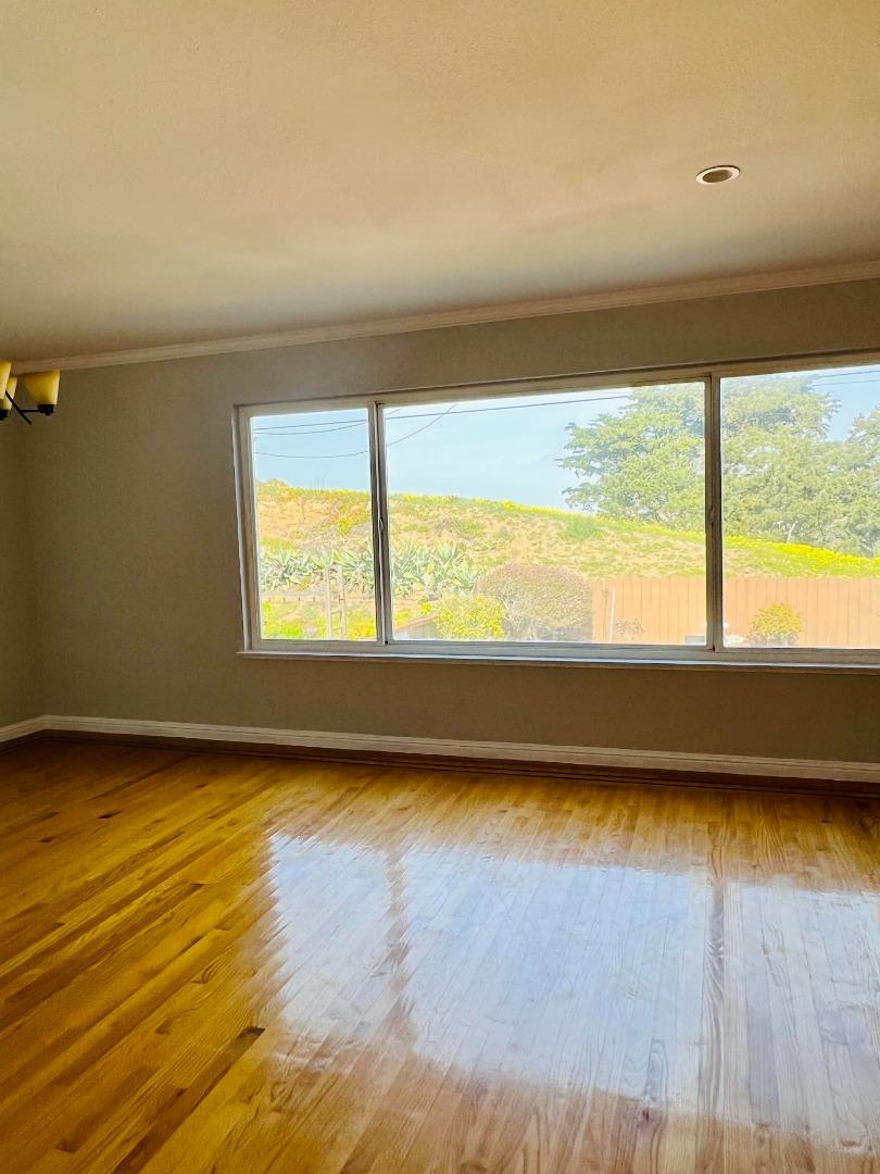 Detail Gallery Image 2 of 15 For 77 Mira Vista Ct, Daly City,  CA 94014 - 5 Beds | 3 Baths