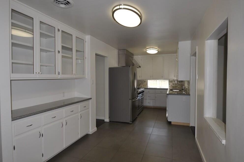 Detail Gallery Image 5 of 15 For 961 Thornton Way, San Jose,  CA 95128 - – Beds | – Baths