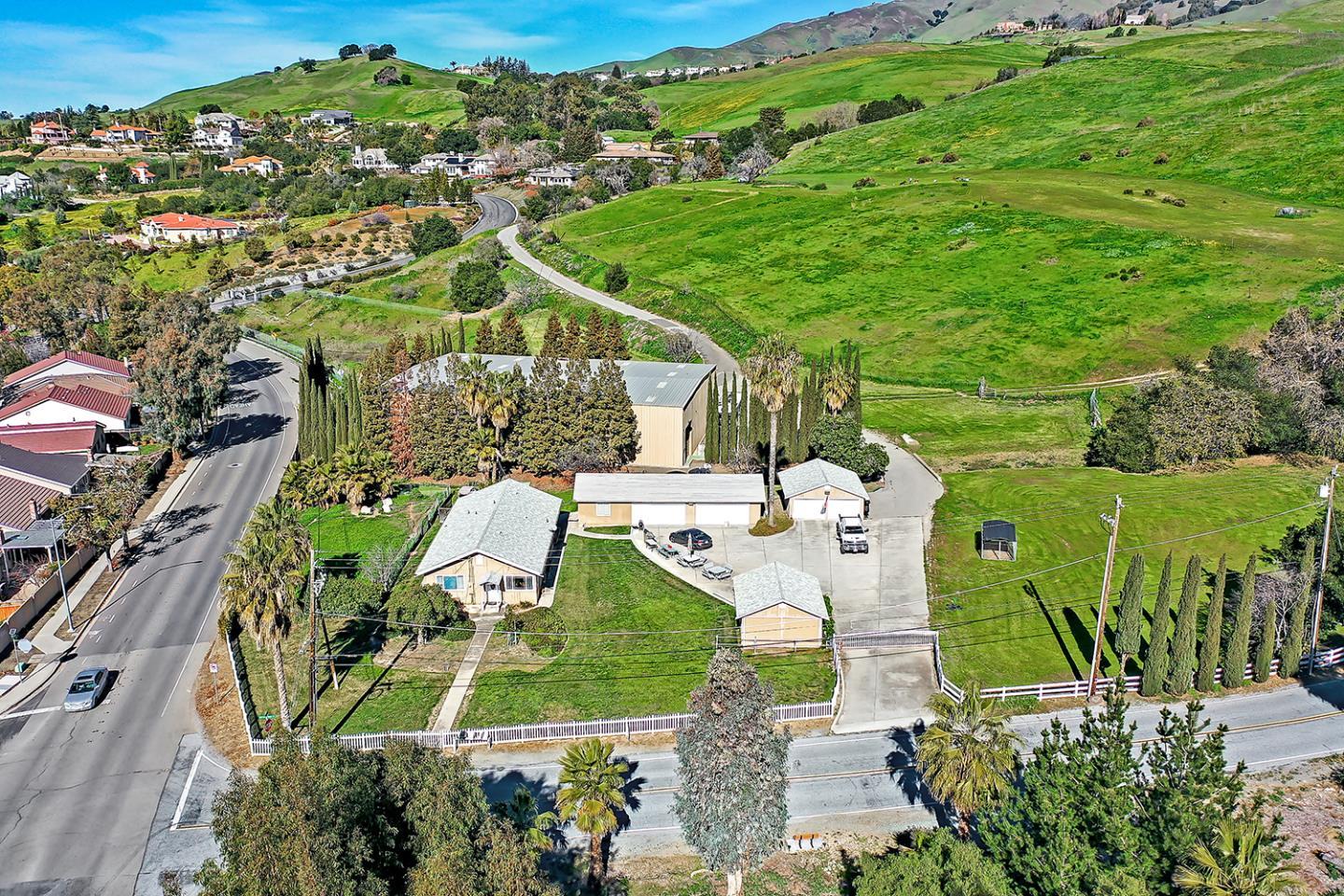 Detail Gallery Image 2 of 19 For 1995 Old Calaveras Rd, Milpitas,  CA 95035 - – Beds | – Baths
