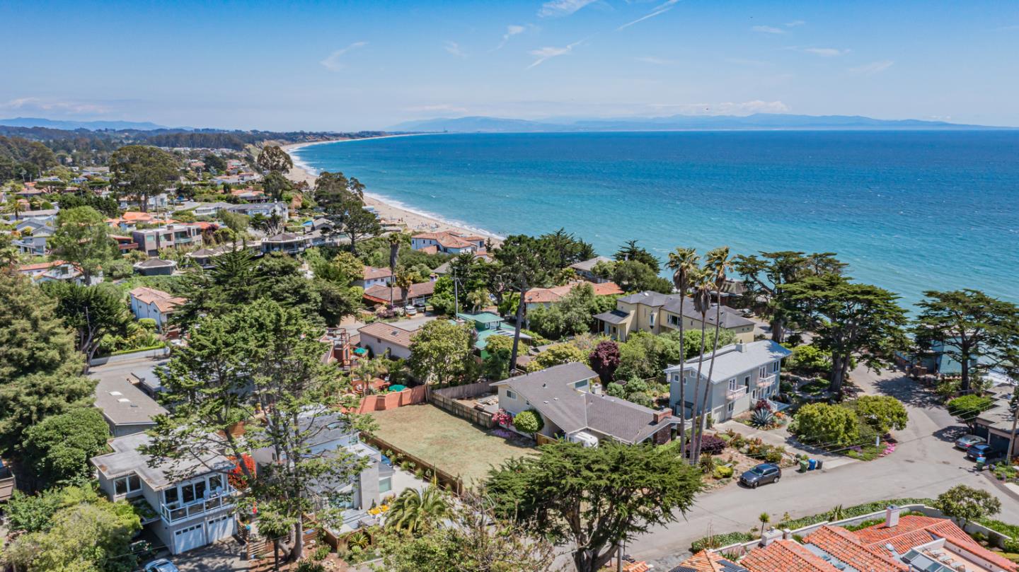 Detail Gallery Image 9 of 13 For 106 Elva Dr, Aptos,  CA 95003 - 3 Beds | 2/1 Baths